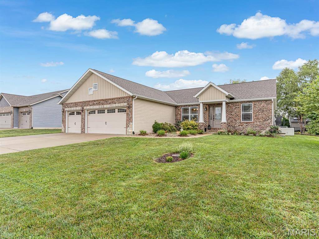 305 Ambrose DR, Troy, IL 62294