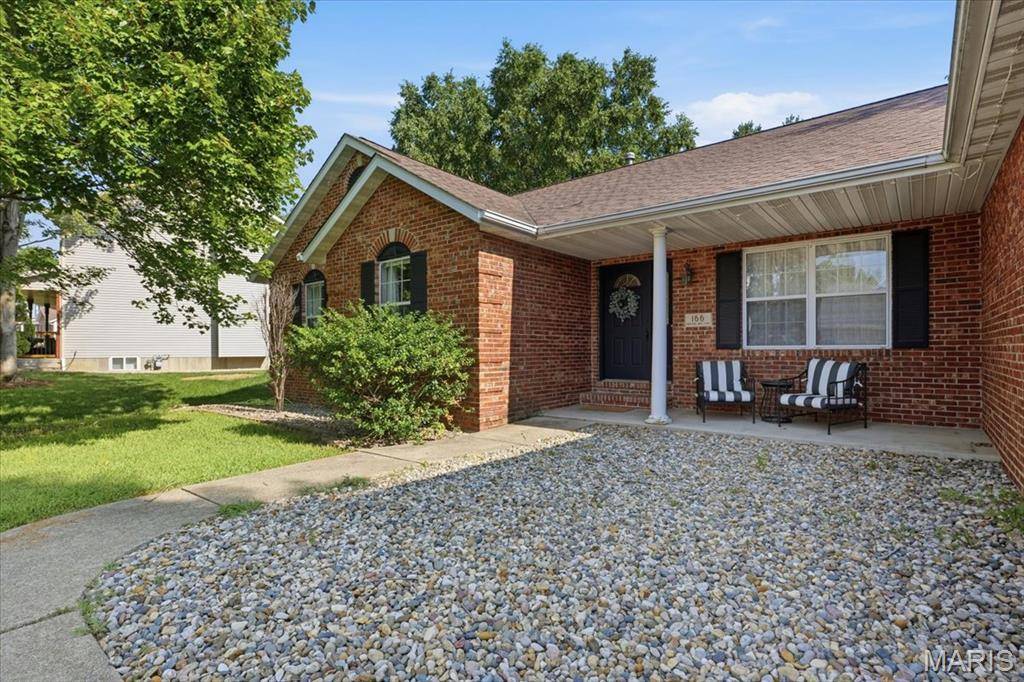 166 Hodgens Mill LN, O'fallon, IL 62269