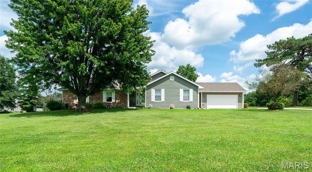 5111 E Flamingo DR, Hallsville, MO 65255