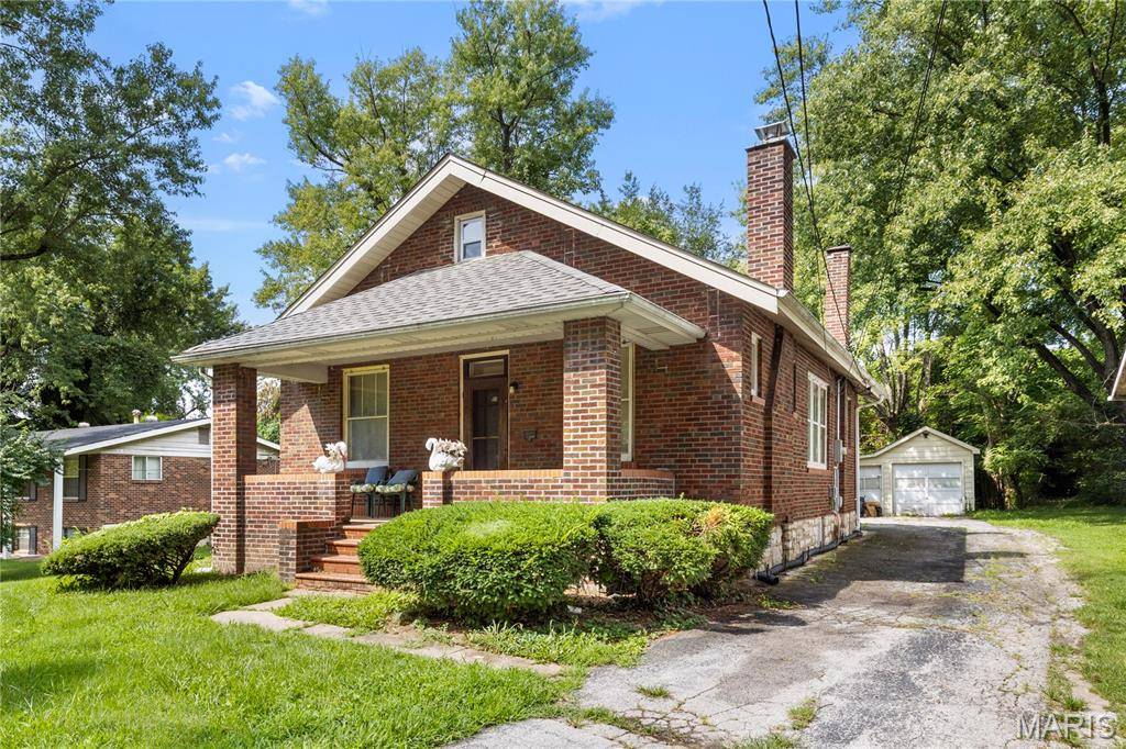 9825 Ventura DR, St Louis, MO 63136