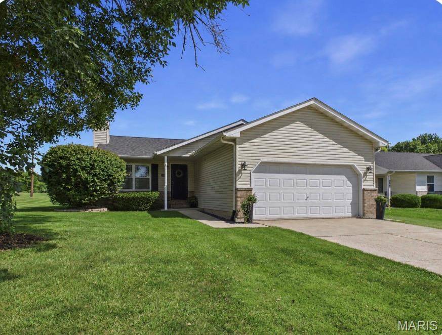 302 E Lake DR, Edwardsville, IL 62025