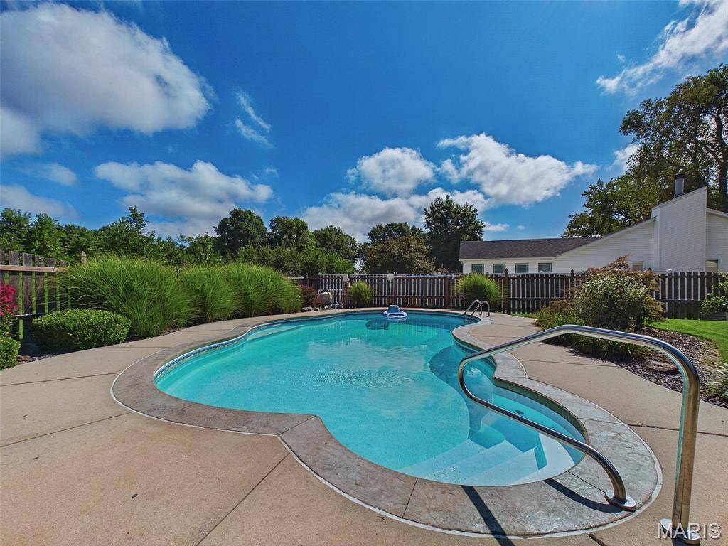 302 E Lake DR, Edwardsville, IL 62025