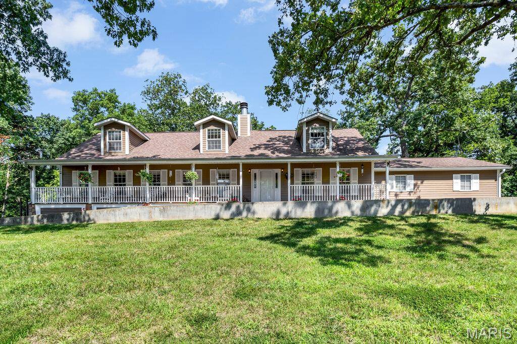 3025 Canman LN, Columbia, IL 62236