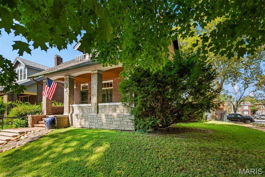 1103 Bellerive BLVD, St Louis, MO 63111