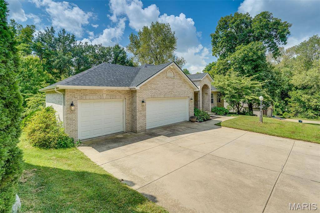 212 Michael DR, Troy, IL 62294