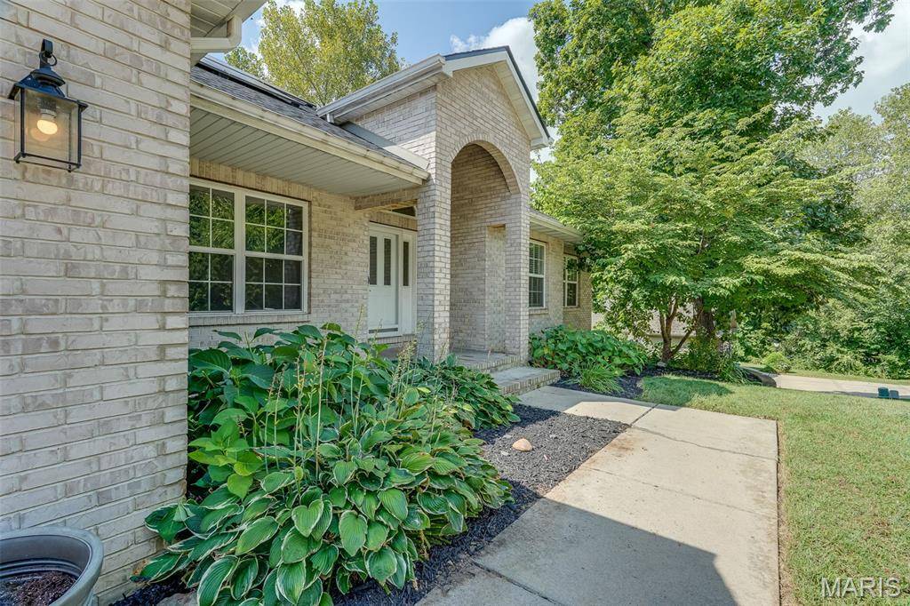 212 Michael DR, Troy, IL 62294