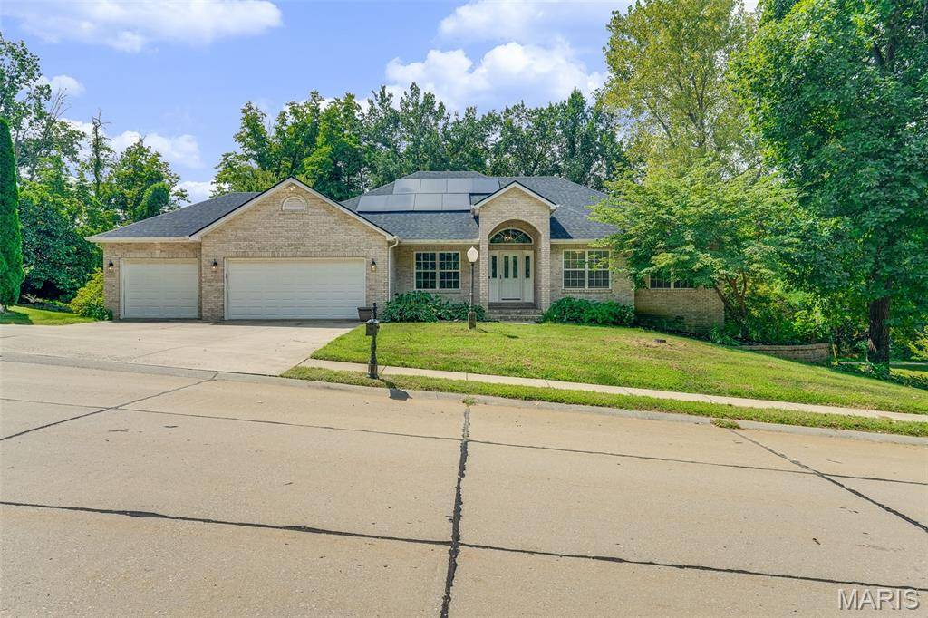 212 Michael DR, Troy, IL 62294