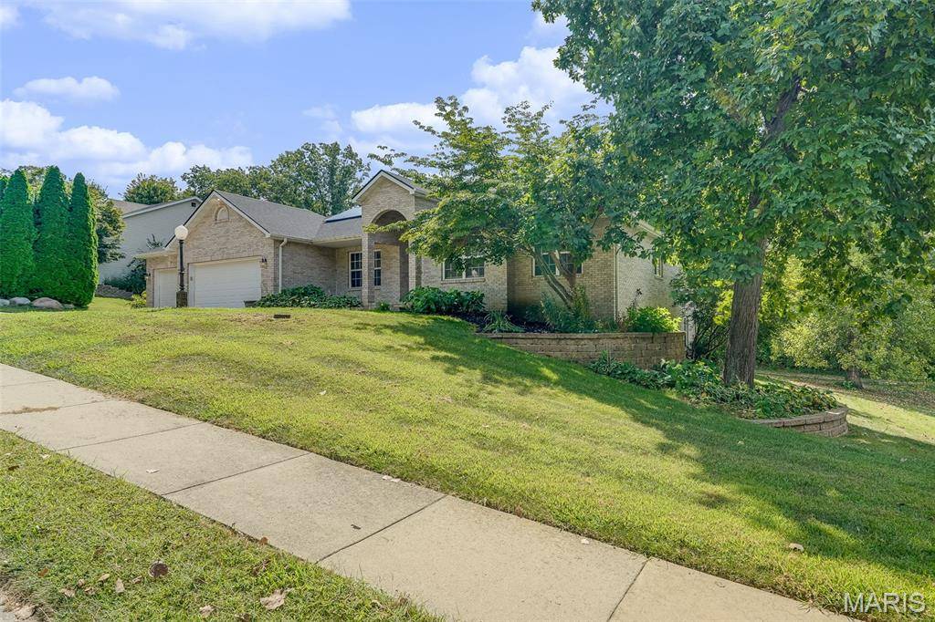 212 Michael DR, Troy, IL 62294
