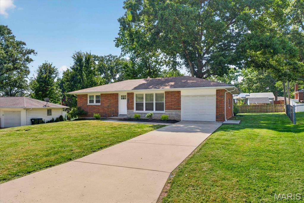 1329 N Evergreen LN, Columbia, IL 62236