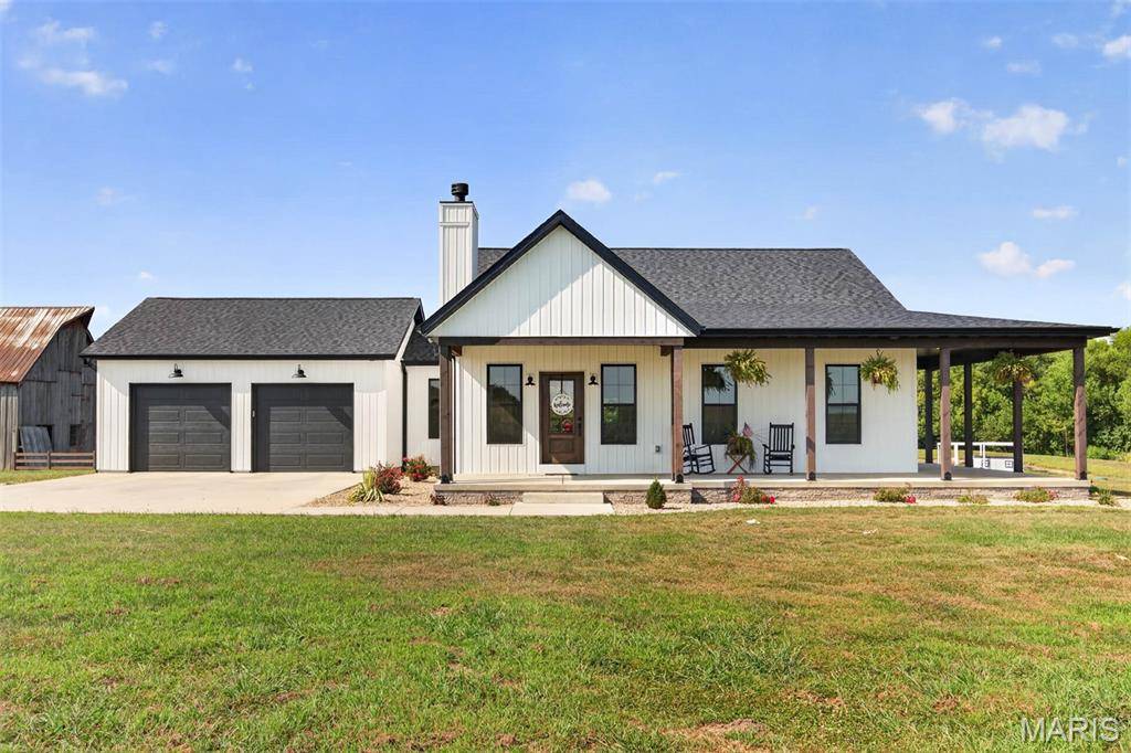 10860 SUNNYSIDE SCHOOL RD, Trenton, IL 62293