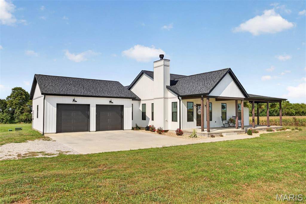 10860 SUNNYSIDE SCHOOL RD, Trenton, IL 62293