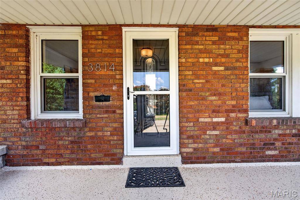 3814 Burgen AVE, St Louis, MO 63116