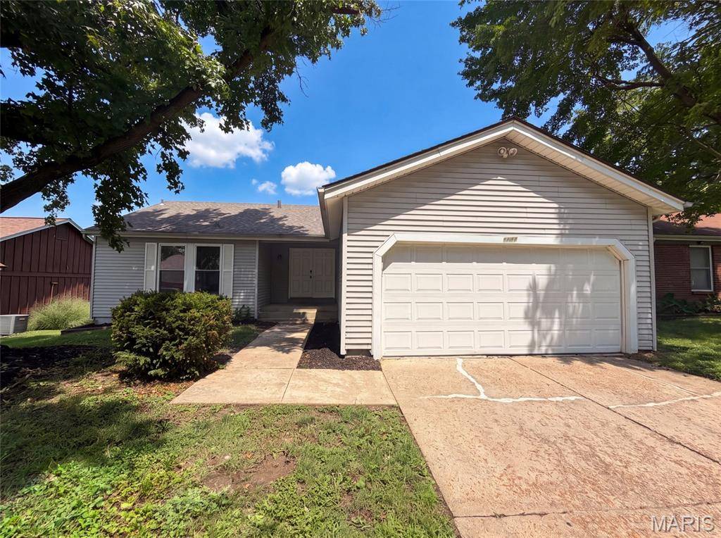 5277 Suntrail DR, Black Jack, MO 63033