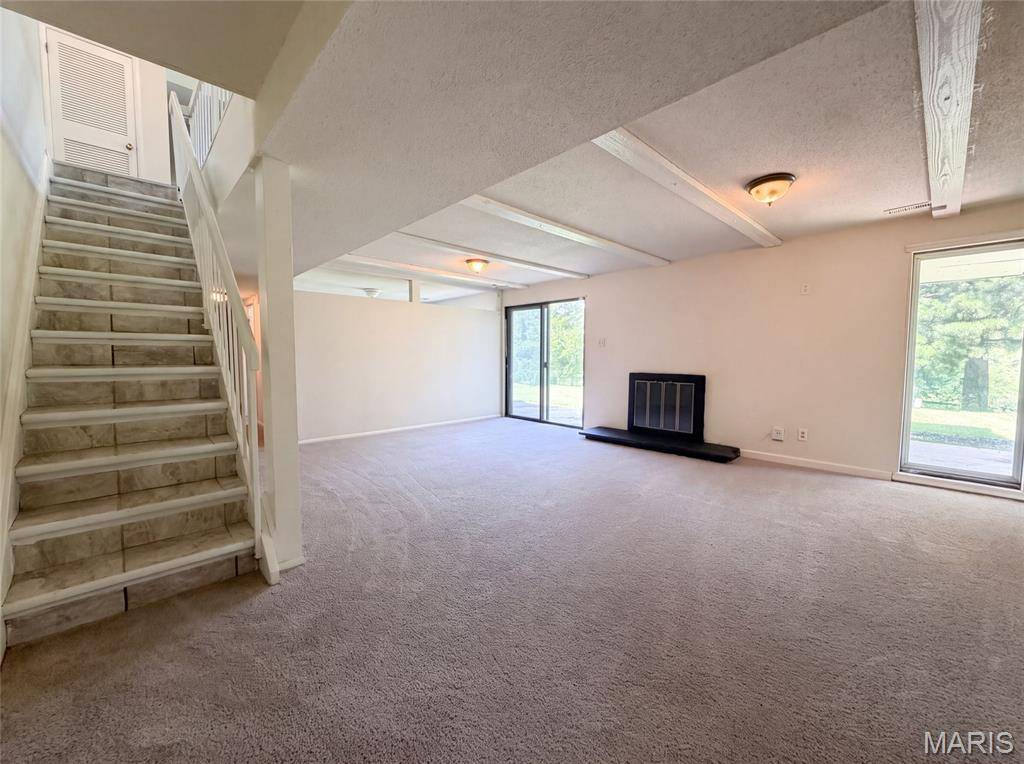 5277 Suntrail DR, Black Jack, MO 63033