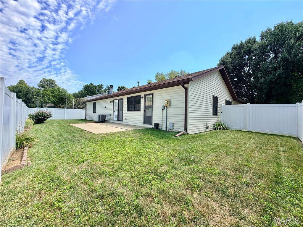 409 Kim DR, Fairview Heights, IL 62208