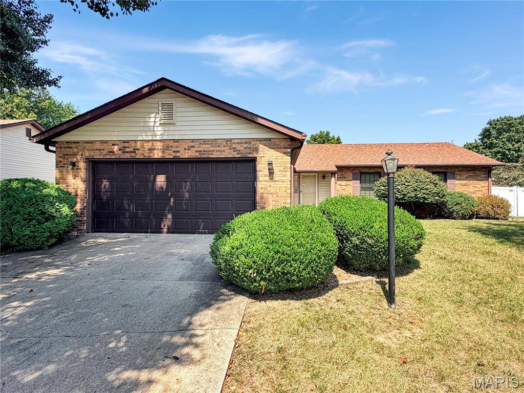 409 Kim DR, Fairview Heights, IL 62208