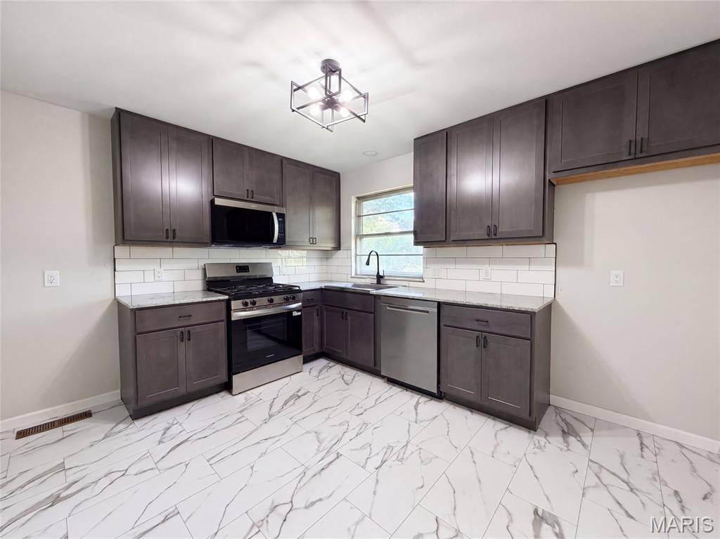 4358 Rhine DR, Florissant, MO 63033