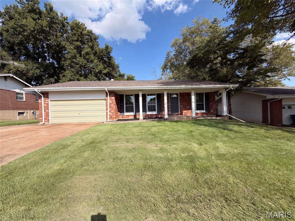 4358 Rhine DR, Florissant, MO 63033