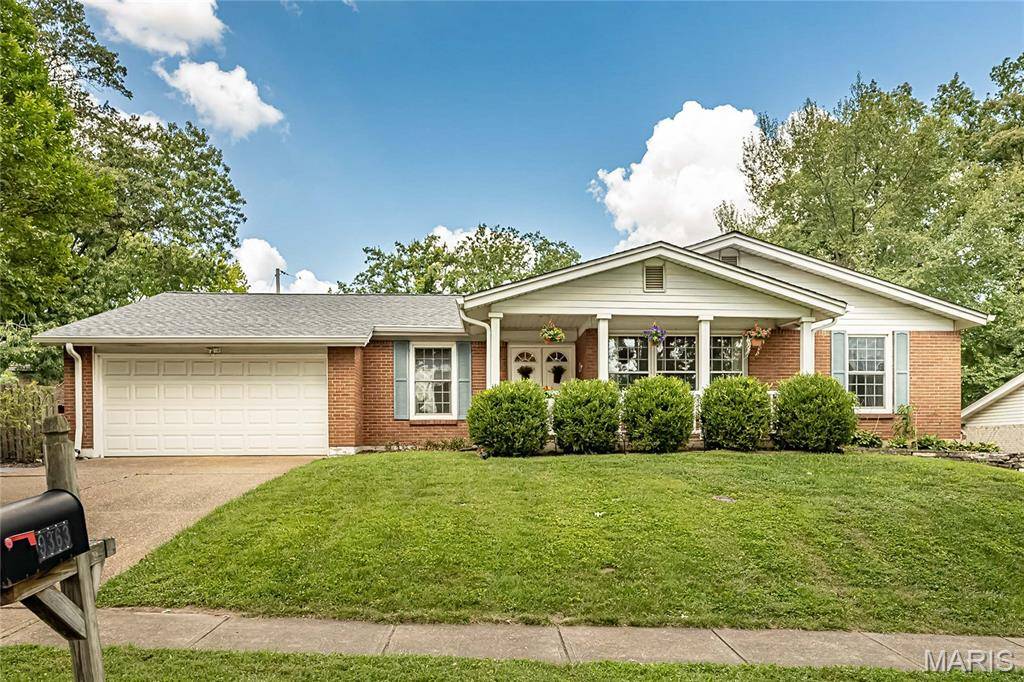 9363 Hazelridge DR, Sunset Hills, MO 63126
