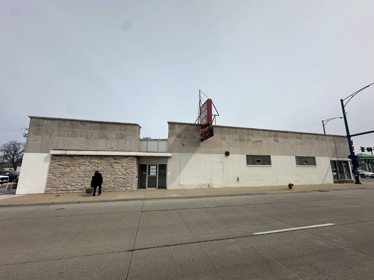 7156 W Higgins AVE, Chicago, IL 60656