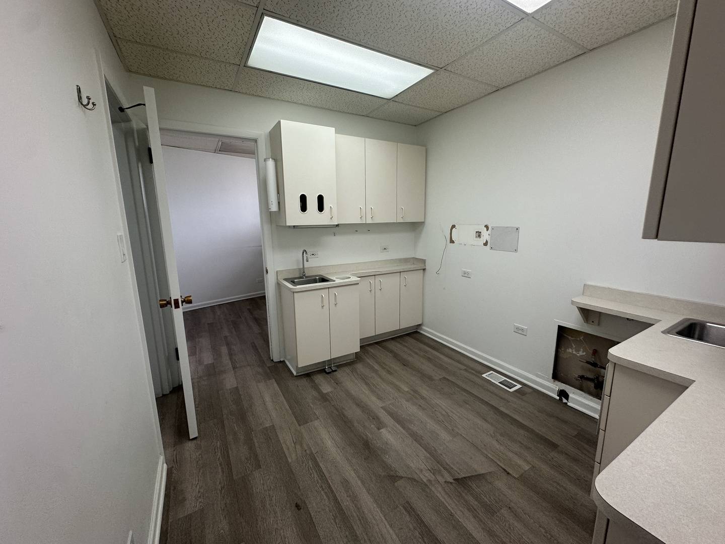 7156 W Higgins AVE, Chicago, IL 60656
