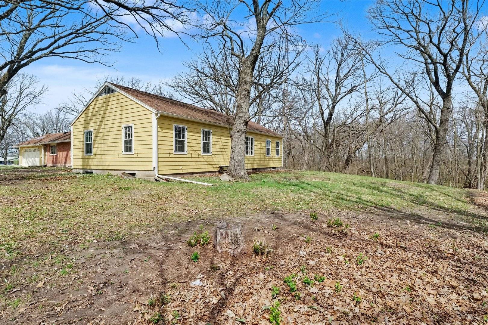 404 Oak DR, Roberts, IL 60962