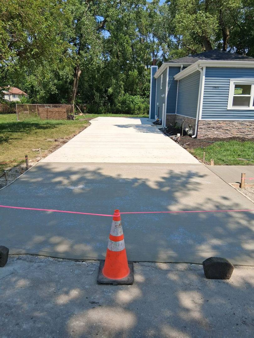 13621 S Homan AVE, Robbins, IL 60472