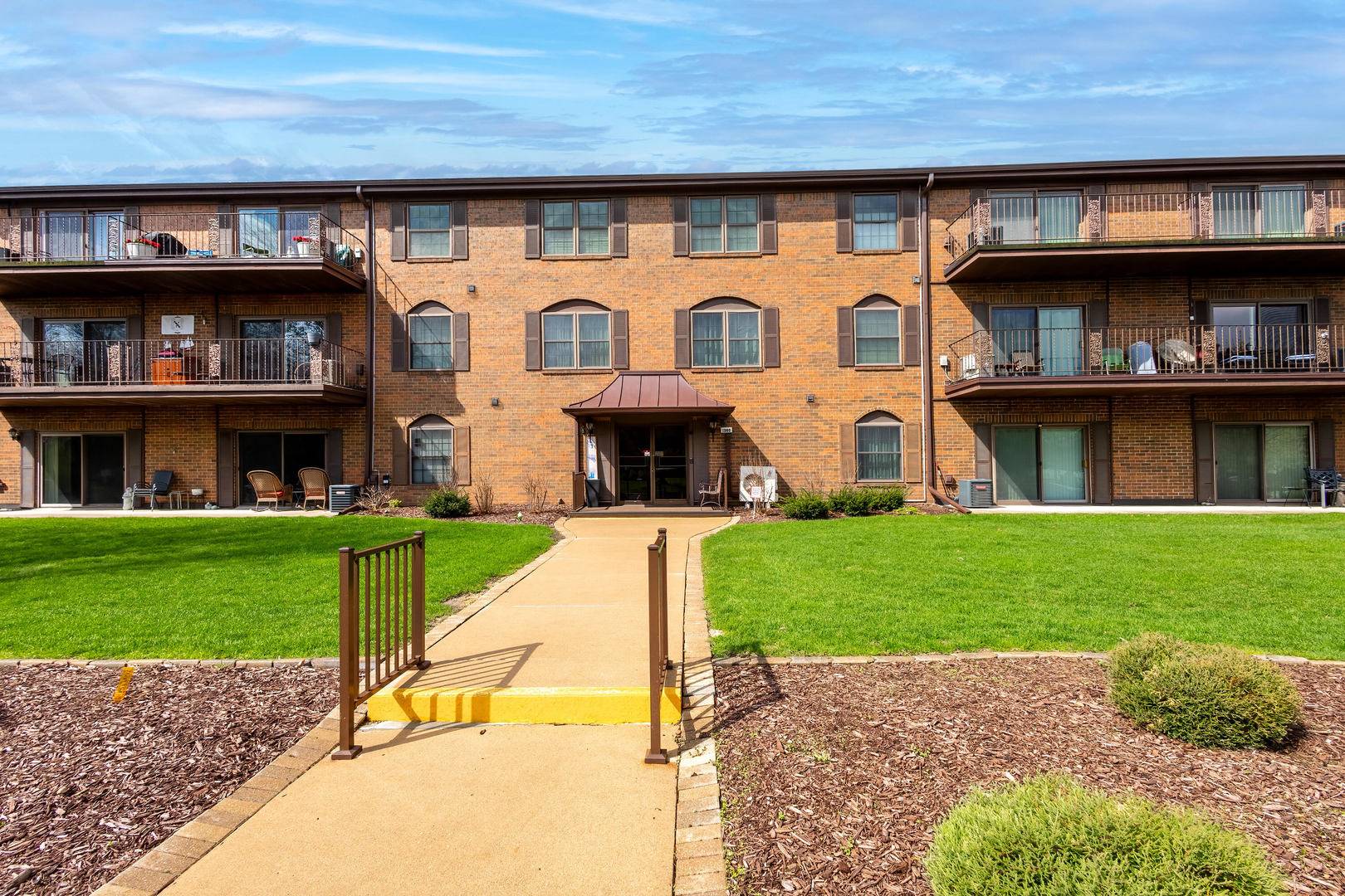 1360 Kimberly Ridge RD #209, Bettendorf, IA 52722