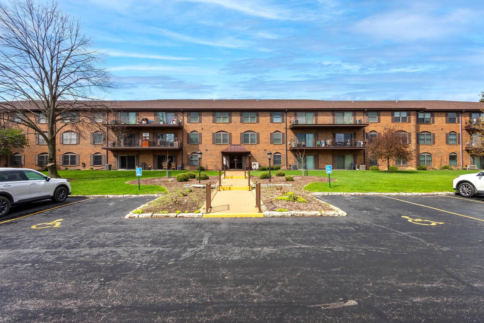 1360 Kimberly Ridge RD #209, Bettendorf, IA 52722