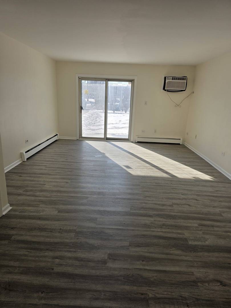 161 W Elk TRL #162, Carol Stream, IL 60188