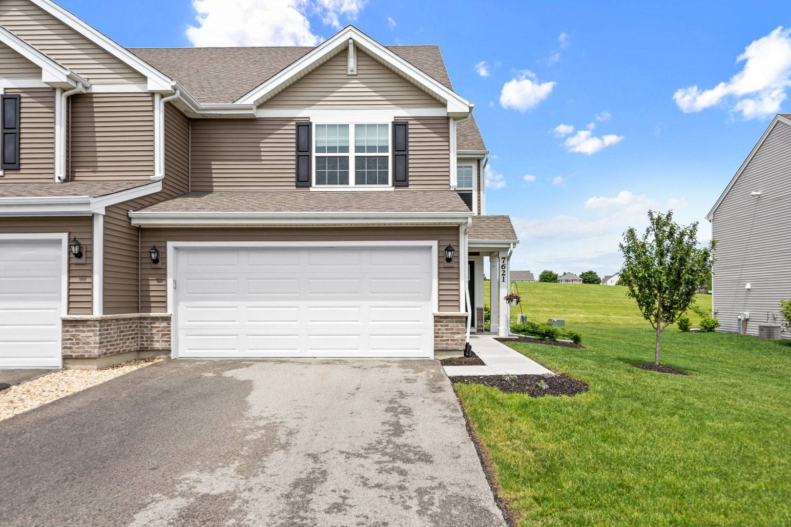 7621 Stonecrop LN, Joliet, IL 60431