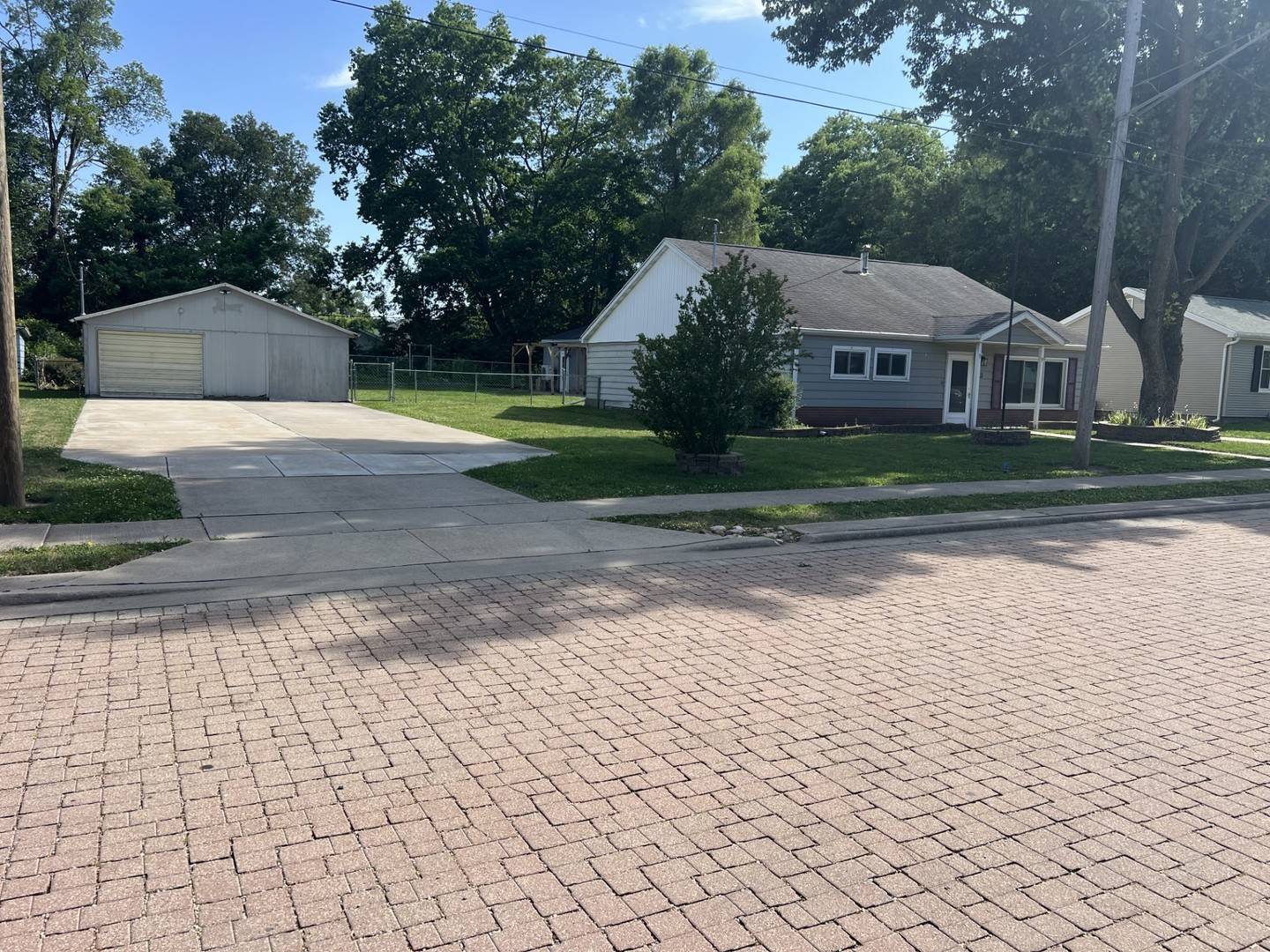 113 4TH ST, Carbon Cliff, IL 61239