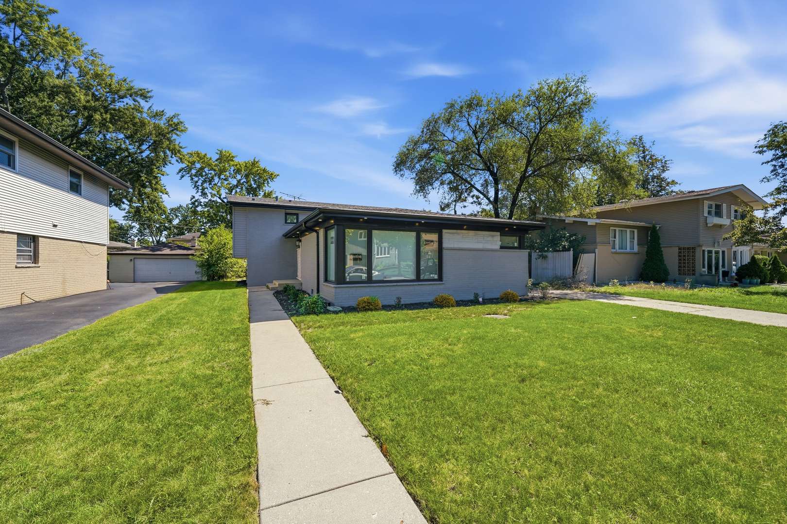 9407 Ozark AVE, Morton Grove, IL 60053
