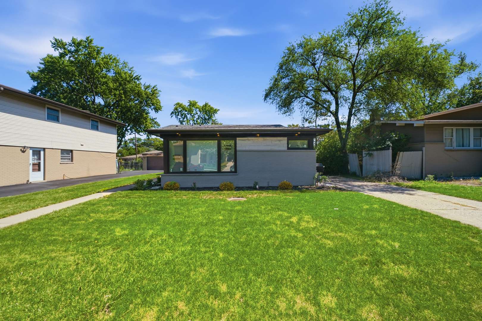 9407 Ozark AVE, Morton Grove, IL 60053