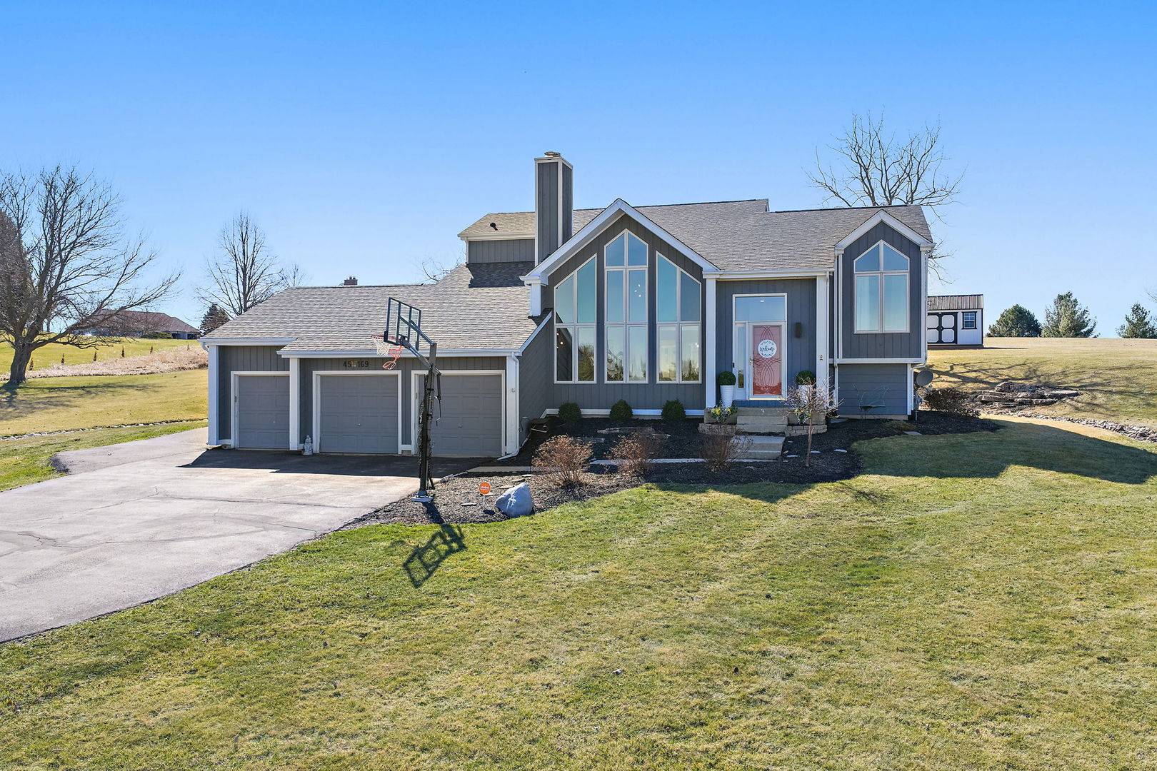 45W169 Hillview LN, Hampshire, IL 60140