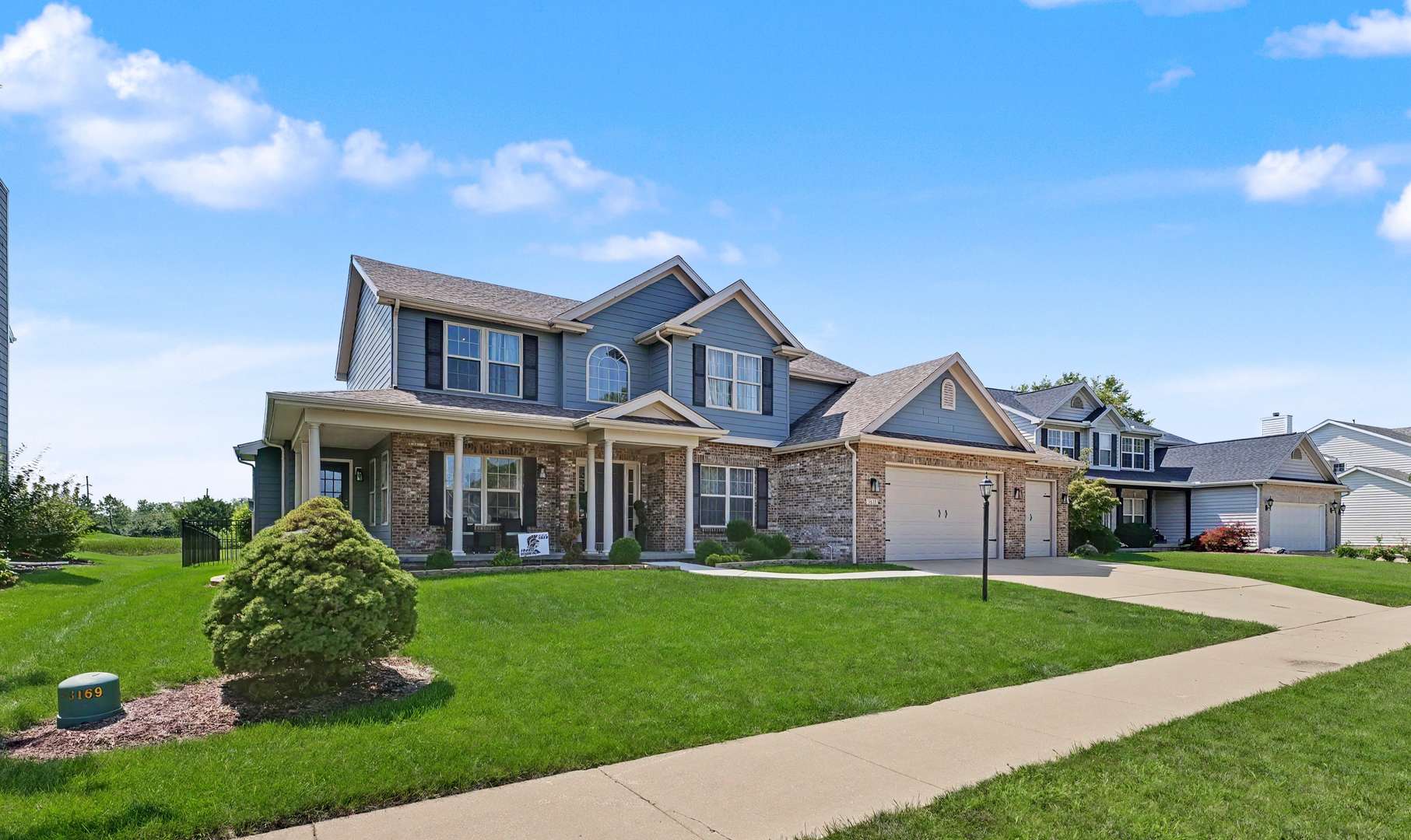 2421 Stricker LN, Urbana, IL 61802