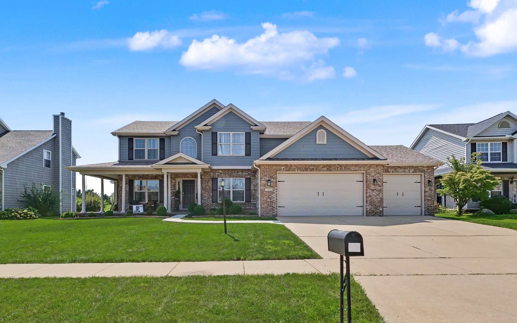 2421 Stricker LN, Urbana, IL 61802