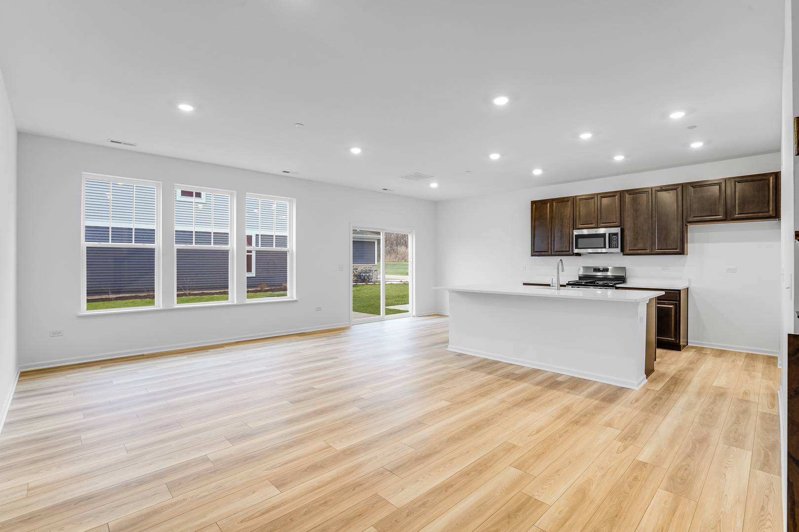 512 Harvest View DR, Sugar Grove, IL 60554
