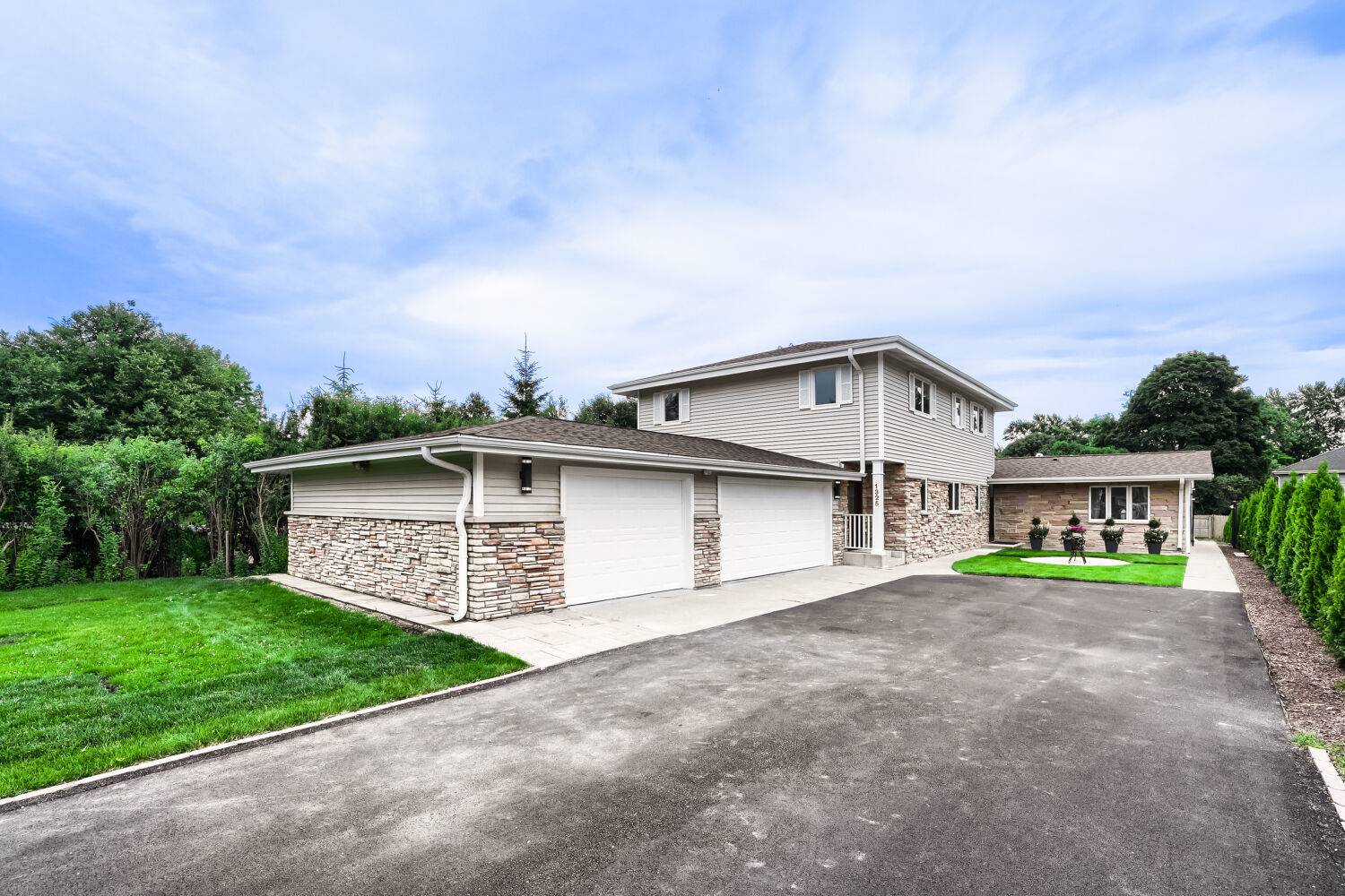 1325 E Lake AVE, Glenview, IL 60025