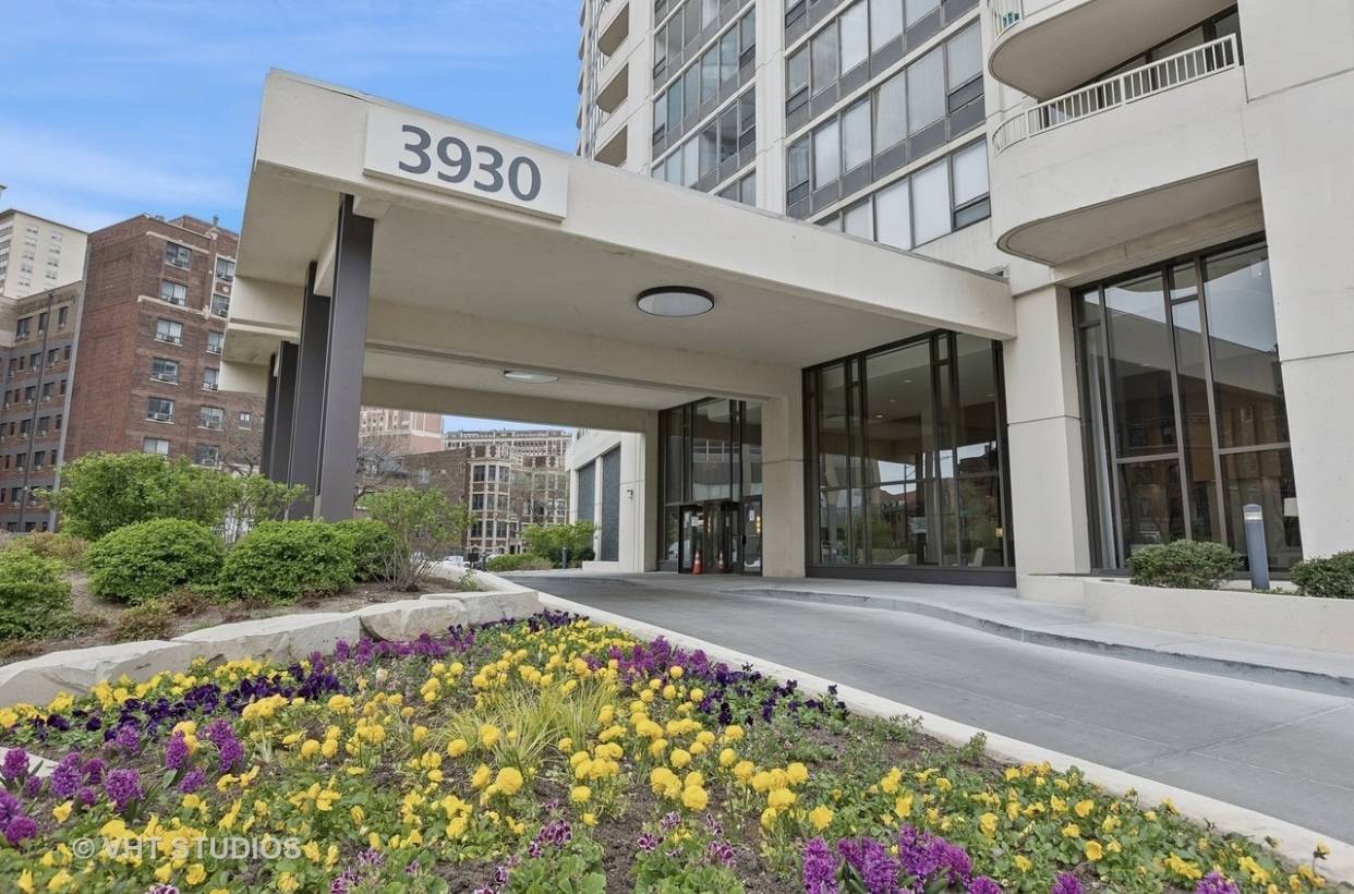 3930 N Pine Grove AVE #1405, Chicago, IL 60613