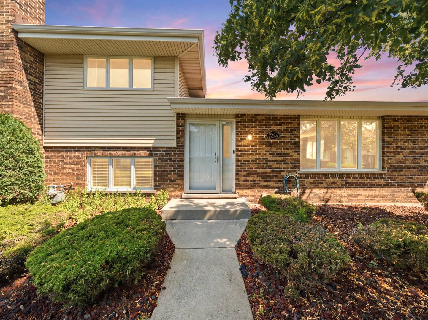 7324 W 154TH ST, Orland Park, IL 60462