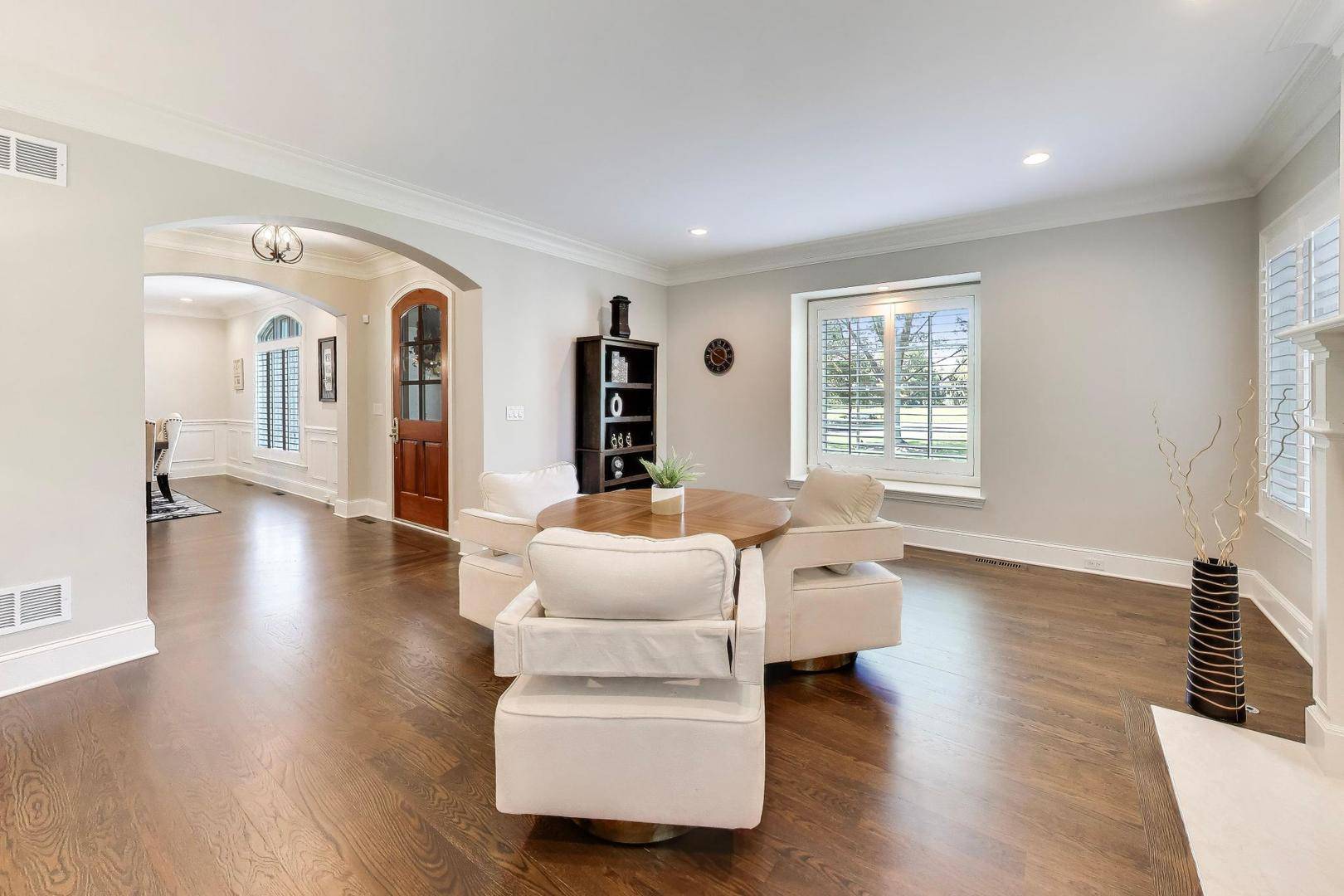 1871 W Salisbury LN, Lake Forest, IL 60045