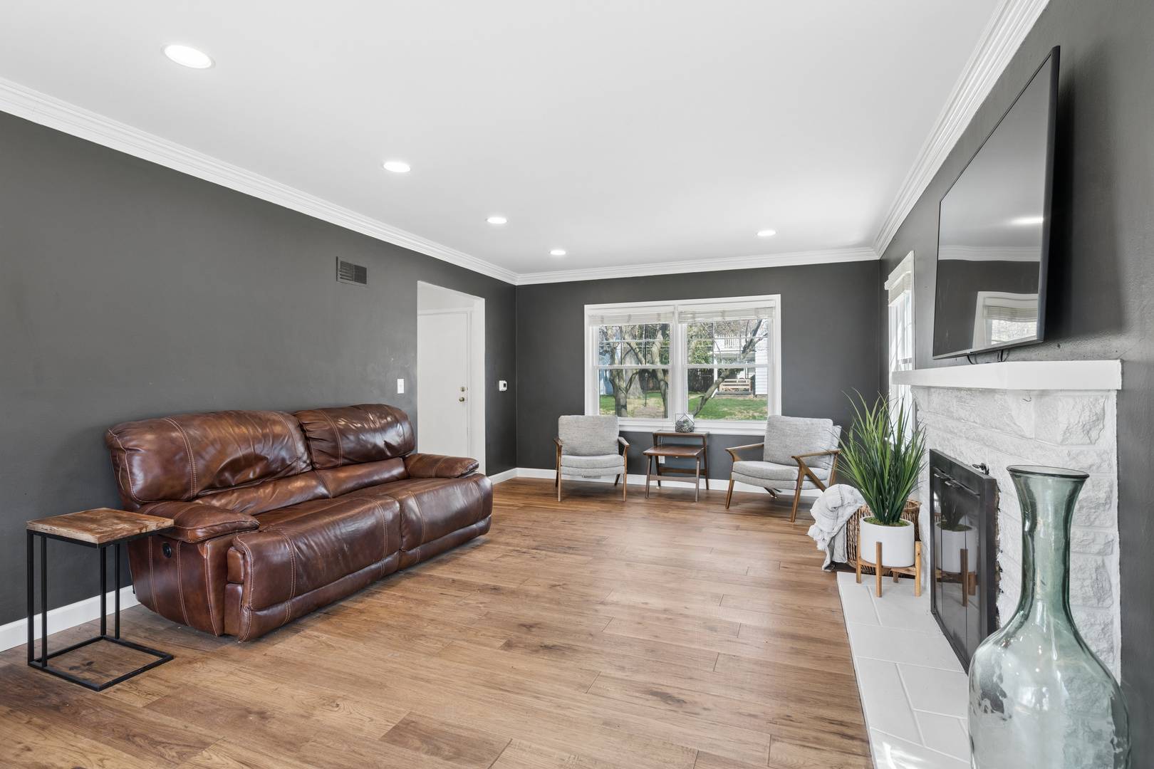 315 Crestline DR, Bettendorf, IA 52722