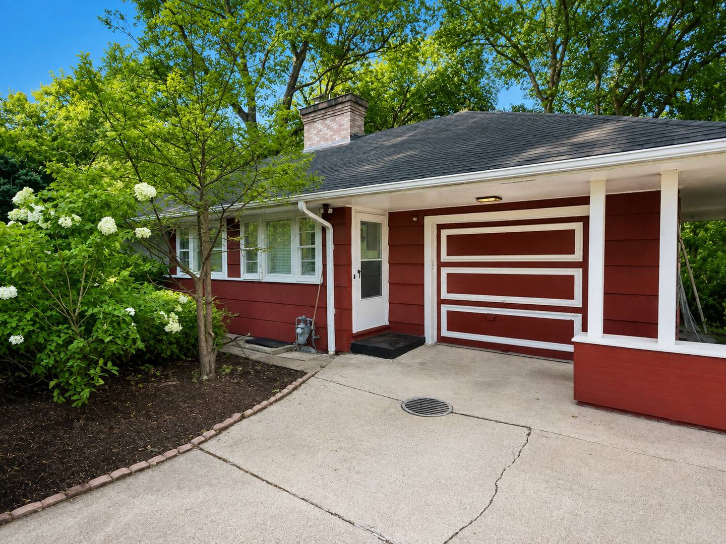 2811 FOREST LN, Waukegan, IL 60087