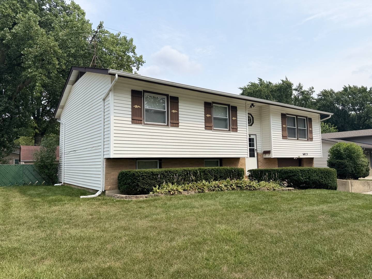 6875 Glenwood LN, Hanover Park, IL 60133