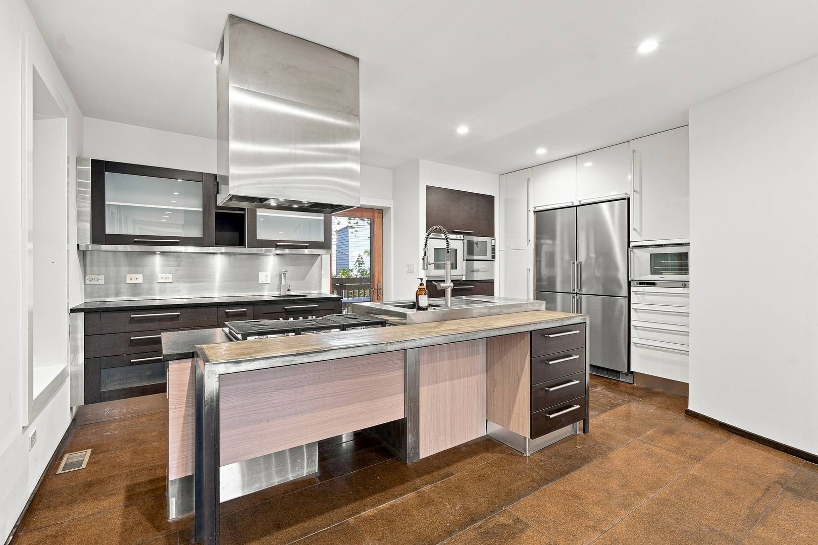 2334 W Medill AVE, Chicago, IL 60647