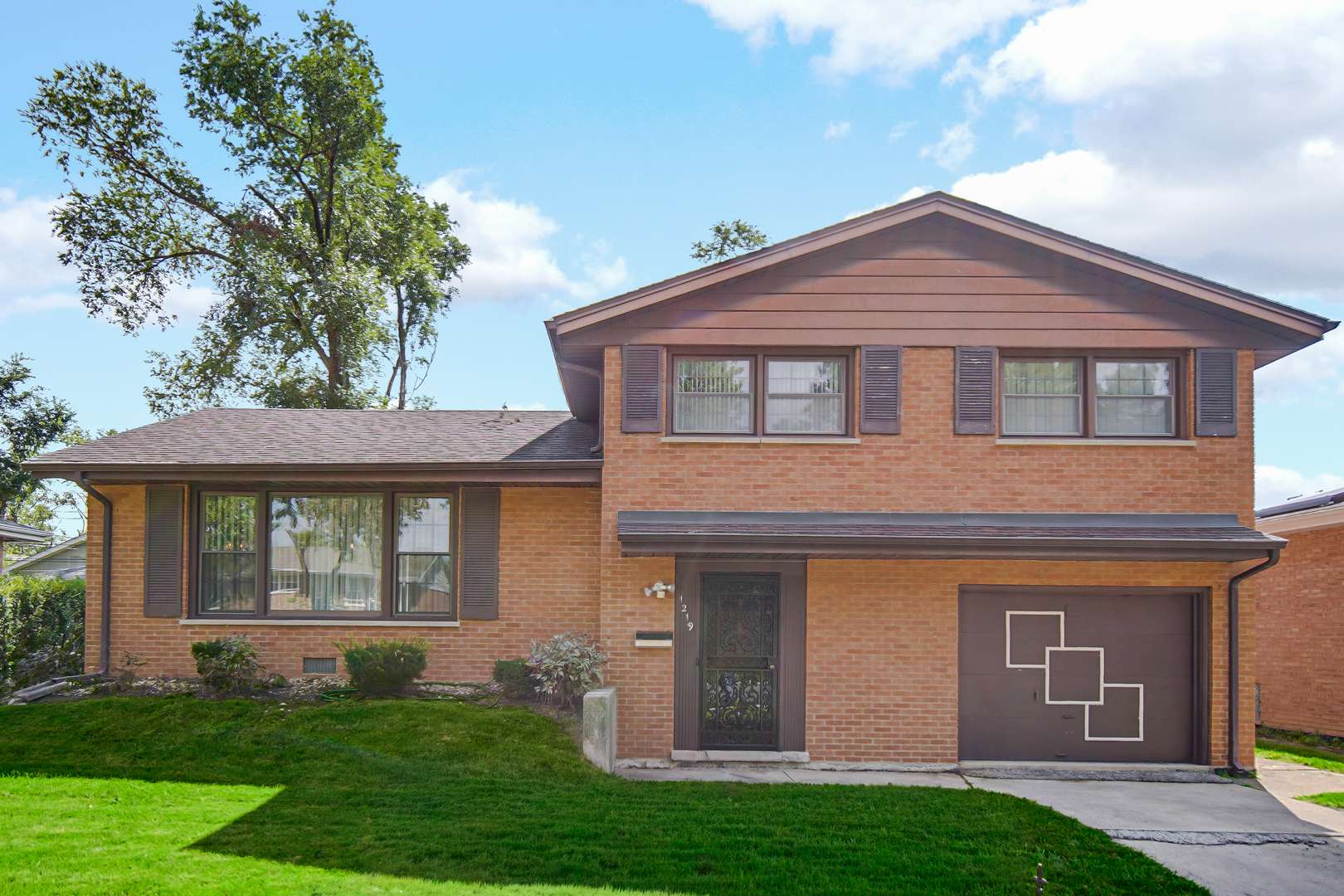 1219 D'amico DR, Chicago Heights, IL 60411