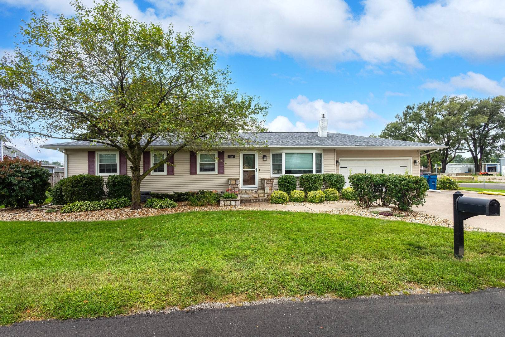 125 W. Orphed ST, Blue Grass, IA 52726