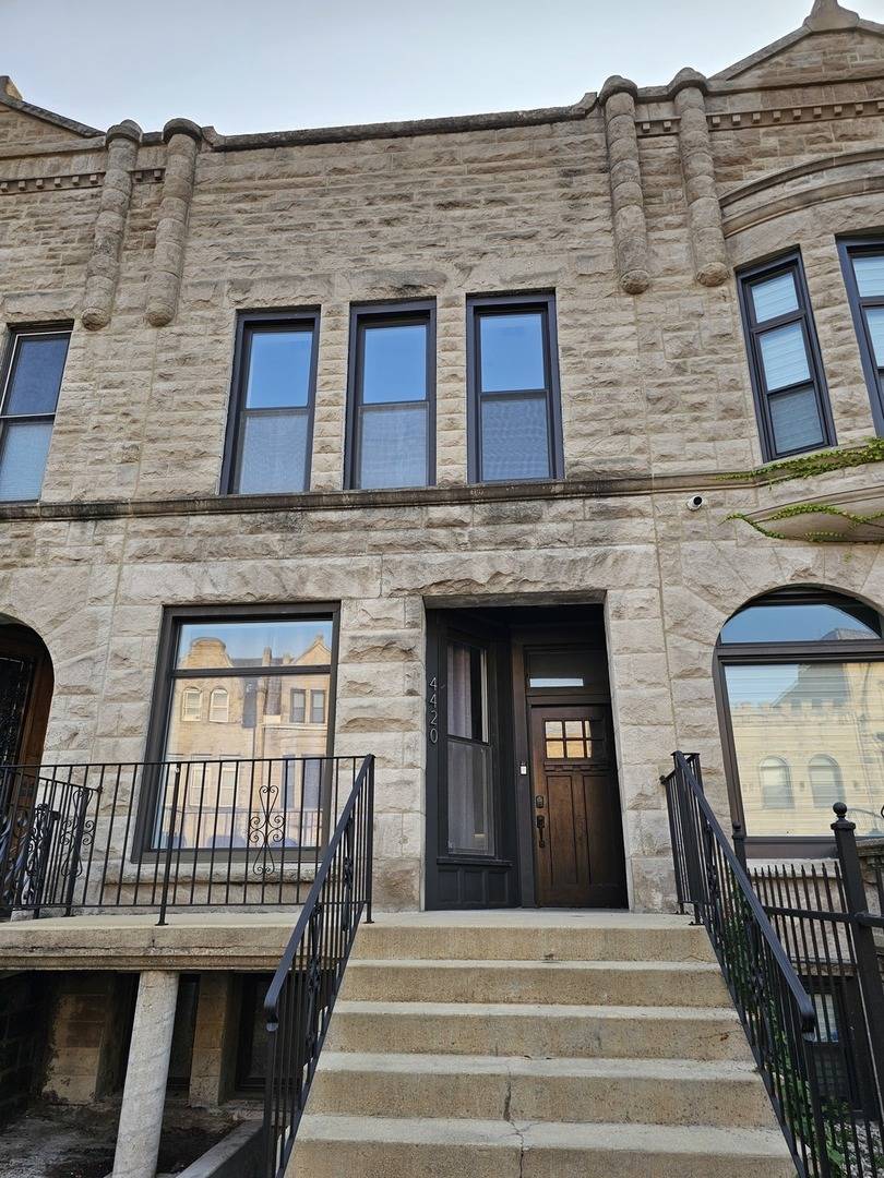 4420 S Berkeley AVE, Chicago, IL 60653