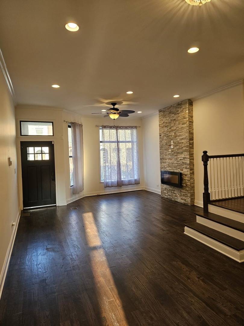 4420 S Berkeley AVE, Chicago, IL 60653
